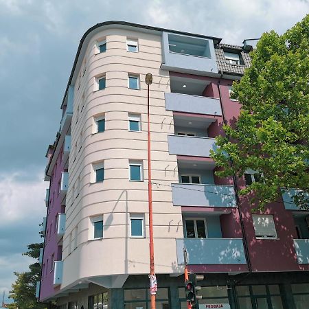 Cozy Corner Apartments - Free Parking & Wi-Fi ชูปริยา ภายนอก รูปภาพ
