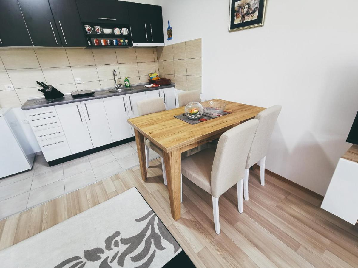 Cozy Corner Apartments - Free Parking & Wi-Fi ชูปริยา ภายนอก รูปภาพ