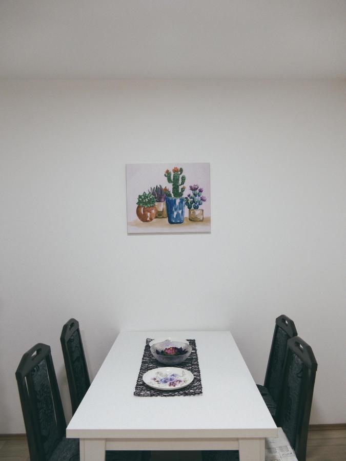 Cozy Corner Apartments - Free Parking & Wi-Fi ชูปริยา ภายนอก รูปภาพ