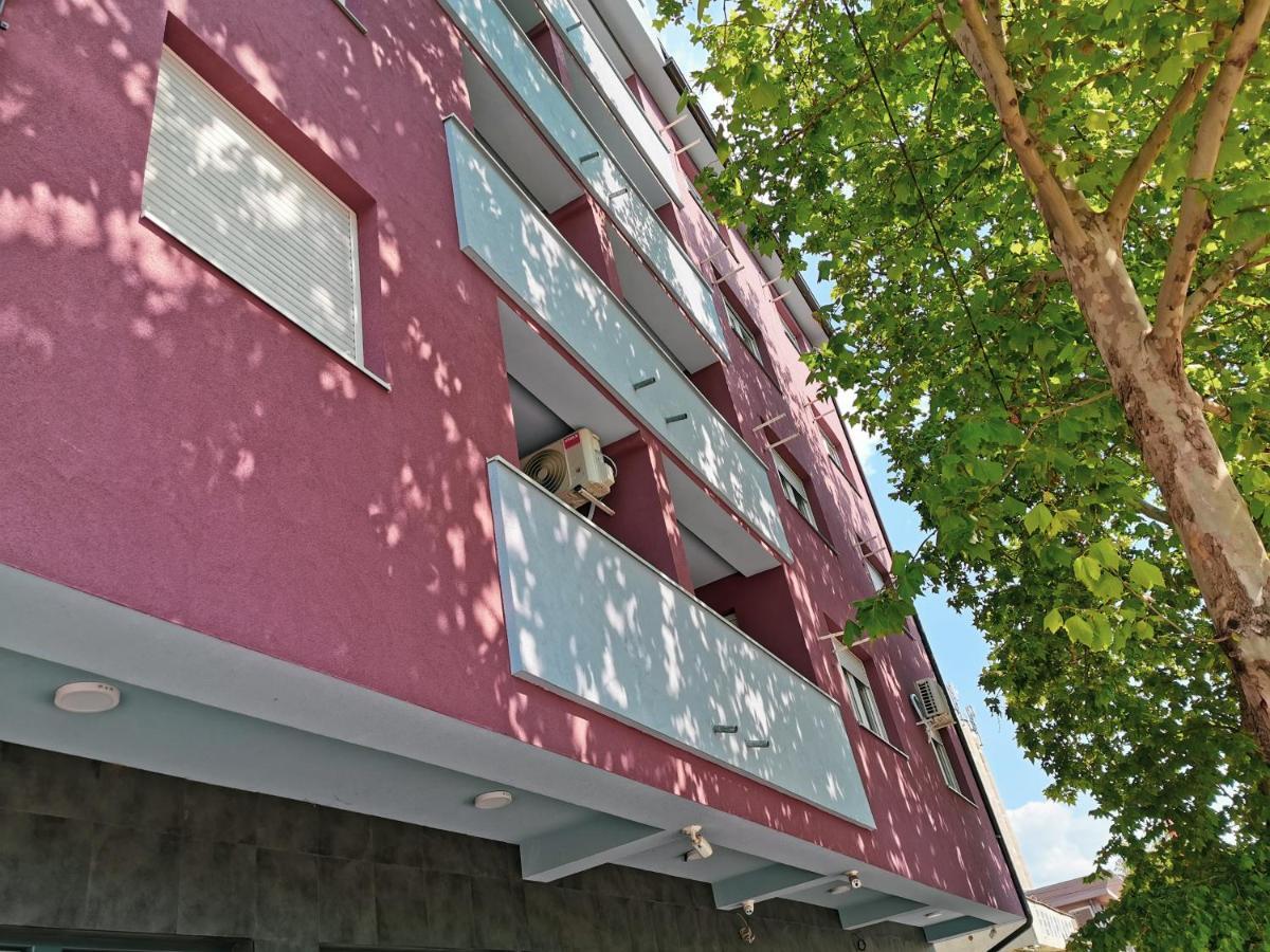 Cozy Corner Apartments - Free Parking & Wi-Fi ชูปริยา ภายนอก รูปภาพ