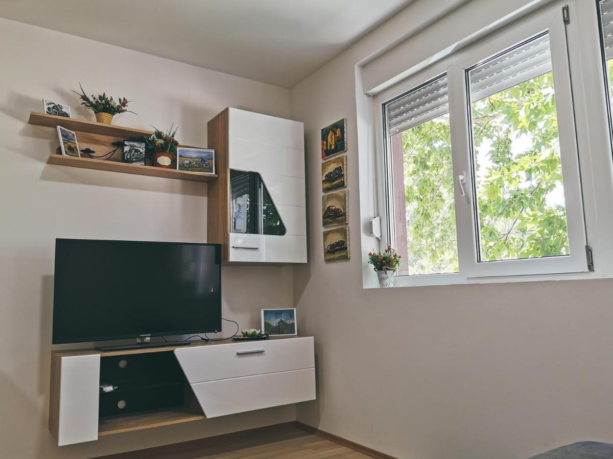 Cozy Corner Apartments - Free Parking & Wi-Fi ชูปริยา ภายนอก รูปภาพ